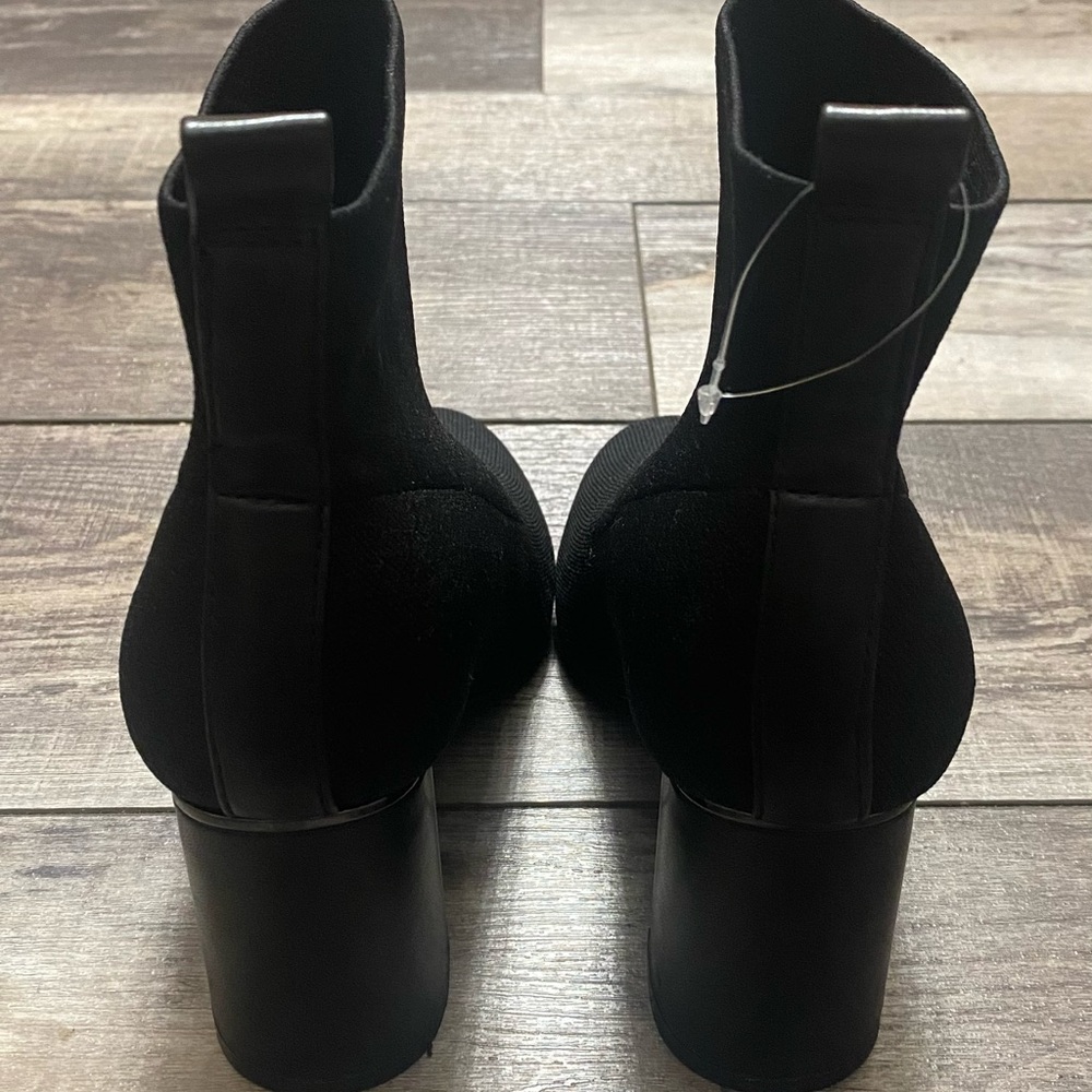 BCBGeneration Black Ankle Booties Stretch Pull On Casual Dressy Event NWOT - Picture 4 of 9